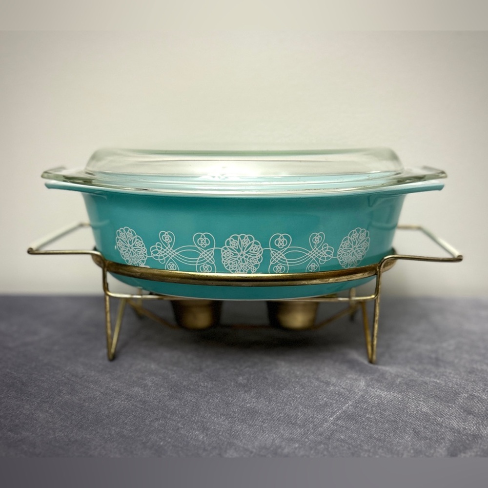 PYREX TEAL Lace Medallion 2 1/2 Qt 045 Oval Casserole Dish With Lid & Stand